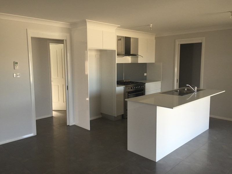 10 Glasson Drive, Orange NSW 2800