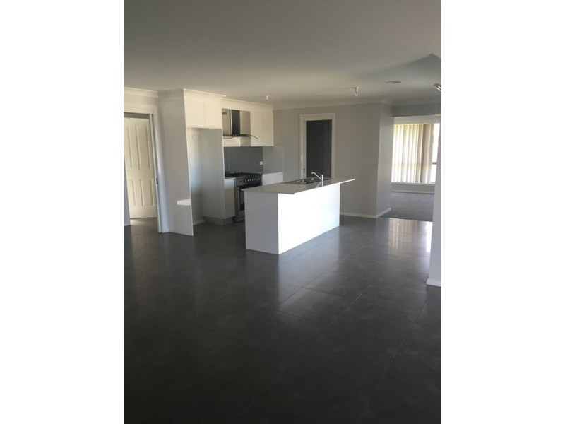 10 Glasson Drive, Orange NSW 2800