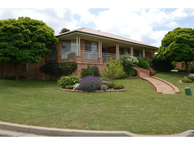 2 Magnolia Way, Orange NSW 2800