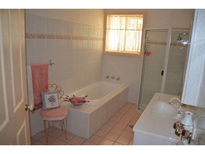 2 Magnolia Way, Orange NSW 2800