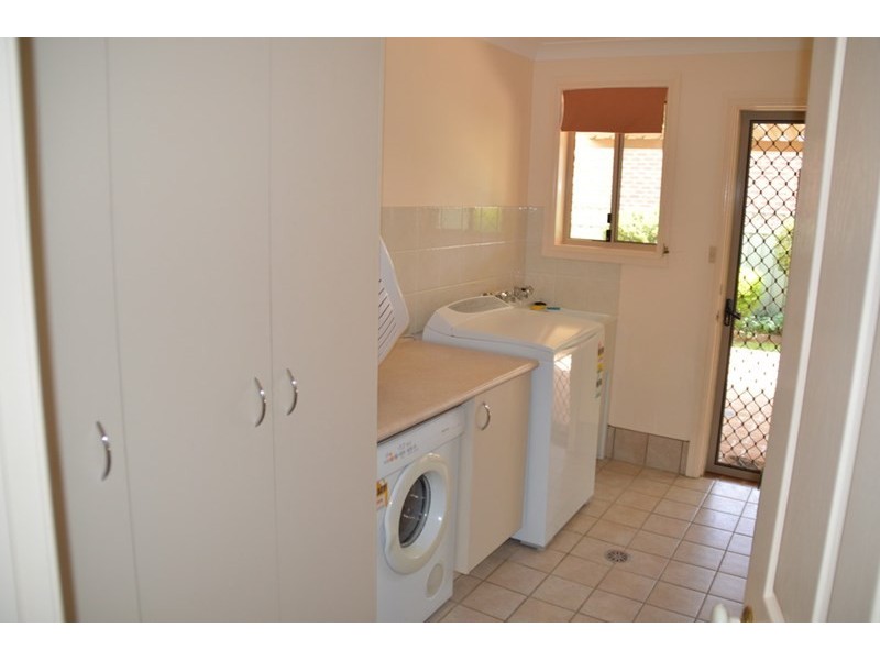 2 Magnolia Way, Orange NSW 2800