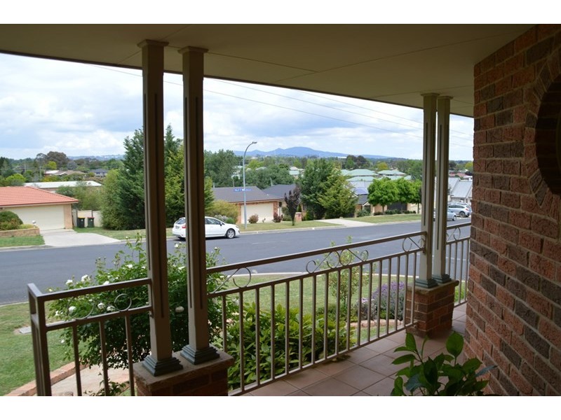 2 Magnolia Way, Orange NSW 2800