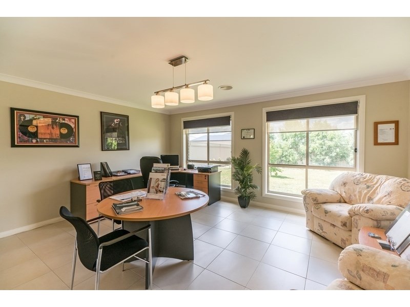 6 Pippin Way, Orange NSW 2800