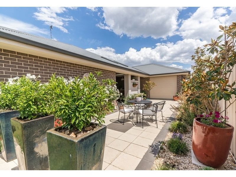 6 Pippin Way, Orange NSW 2800