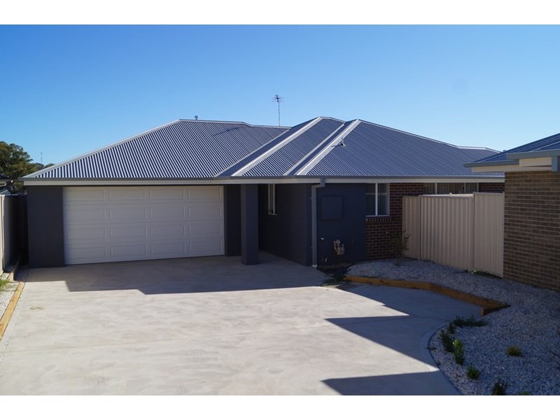 2/4 Glasson Drive, Orange NSW 2800