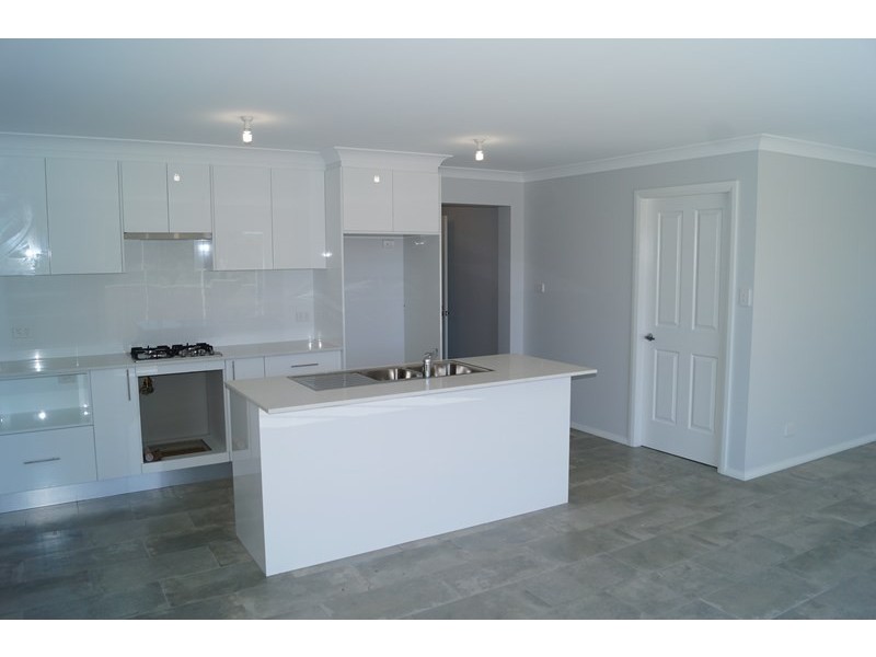 2/4 Glasson Drive, Orange NSW 2800