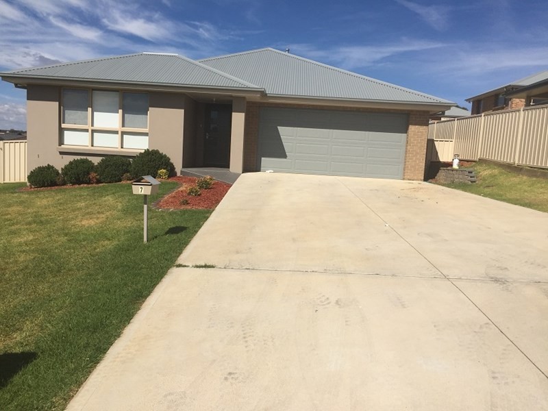7 Downey Crescent, Orange NSW 2800