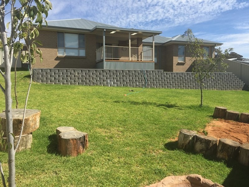7 Downey Crescent, Orange NSW 2800