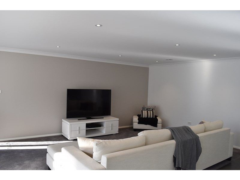 42 Molloy Drive, Orange NSW 2800