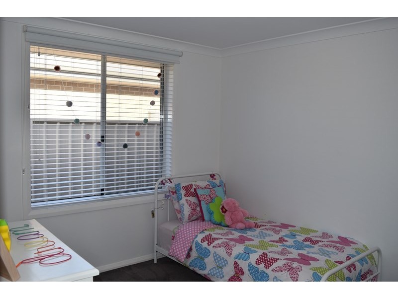 42 Molloy Drive, Orange NSW 2800