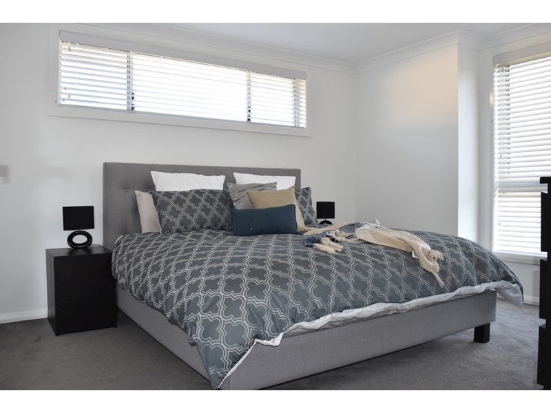 42 Molloy Drive, Orange NSW 2800