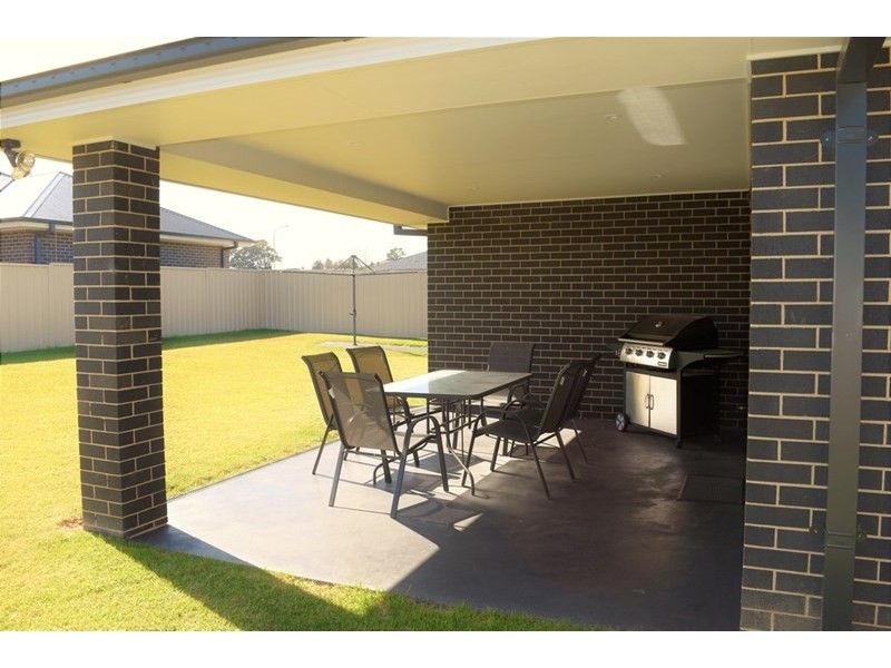 42 Molloy Drive, Orange NSW 2800