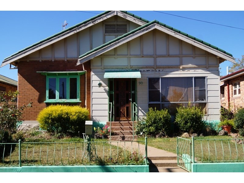 90 Clinton Street, Orange NSW 2800
