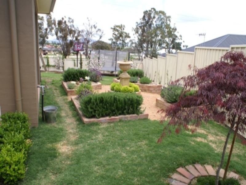 18 Rutherford Place, Orange NSW 2800