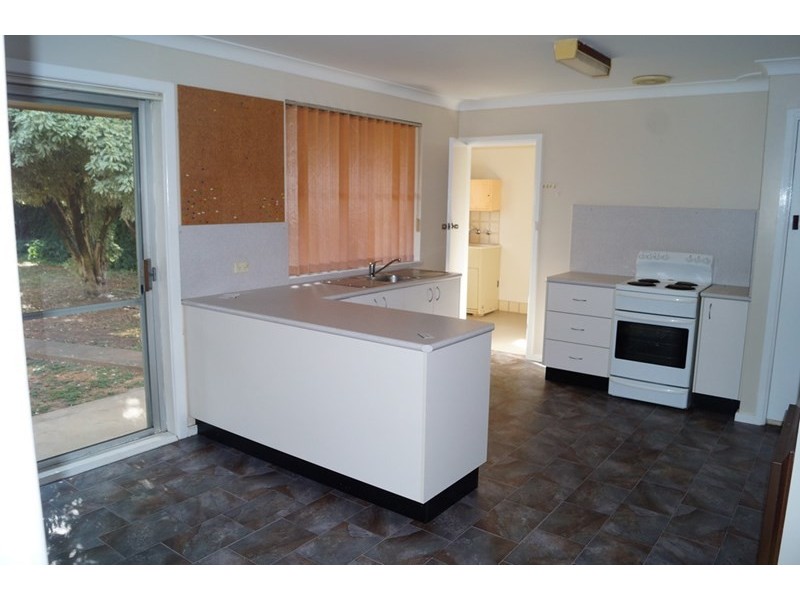 11 Rose Avenue, Orange NSW 2800