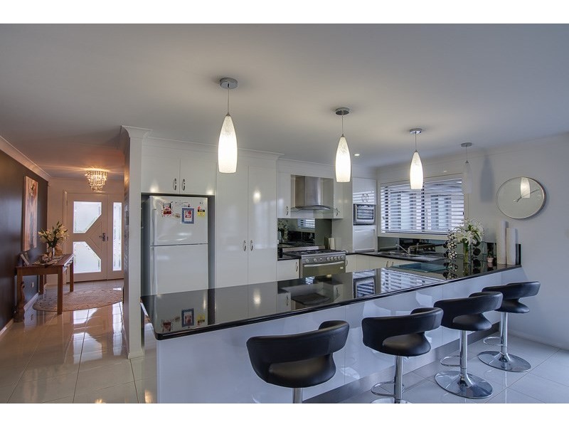 17 Robinson Court, Orange NSW 2800