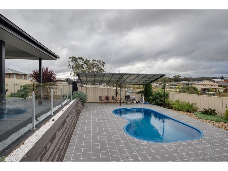 17 Robinson Court, Orange NSW 2800