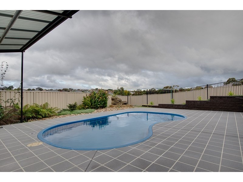 17 Robinson Court, Orange NSW 2800