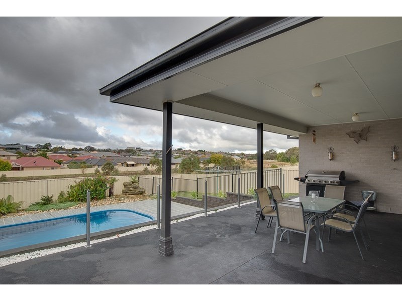 17 Robinson Court, Orange NSW 2800