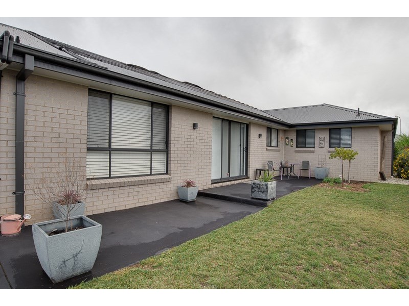 17 Robinson Court, Orange NSW 2800