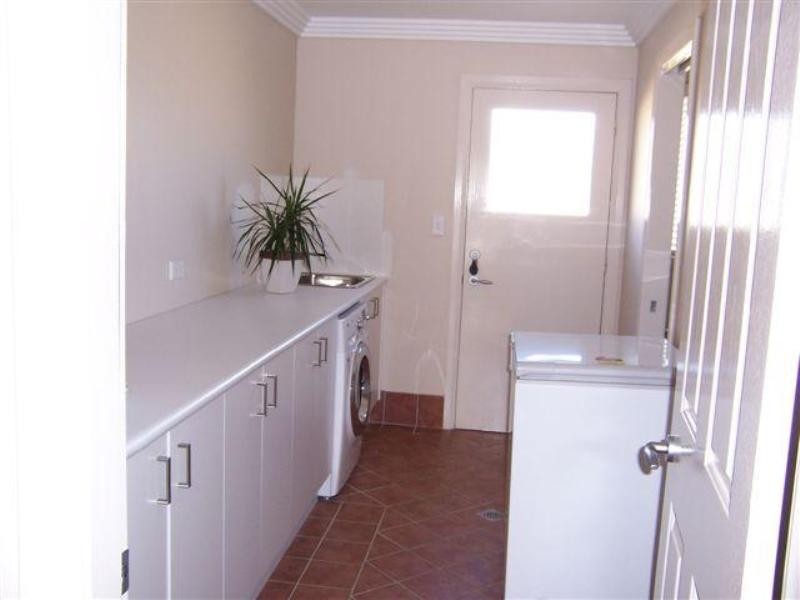 13 Bert Whiteley Place, Orange NSW 2800
