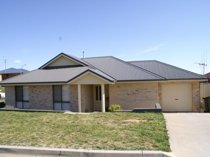 7 McCarron Place and 1 Kendor Place, Orange NSW 2800