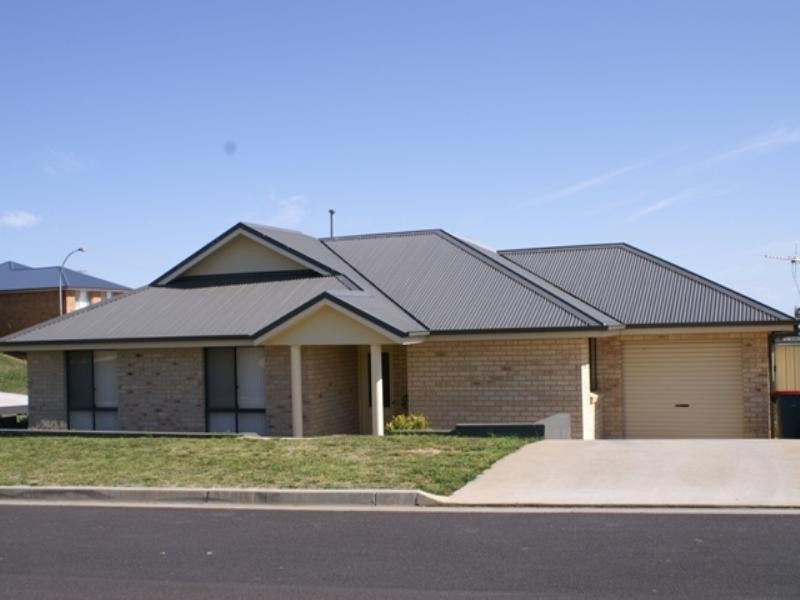 7 McCarron Place and 1 Kendor Place, Orange NSW 2800