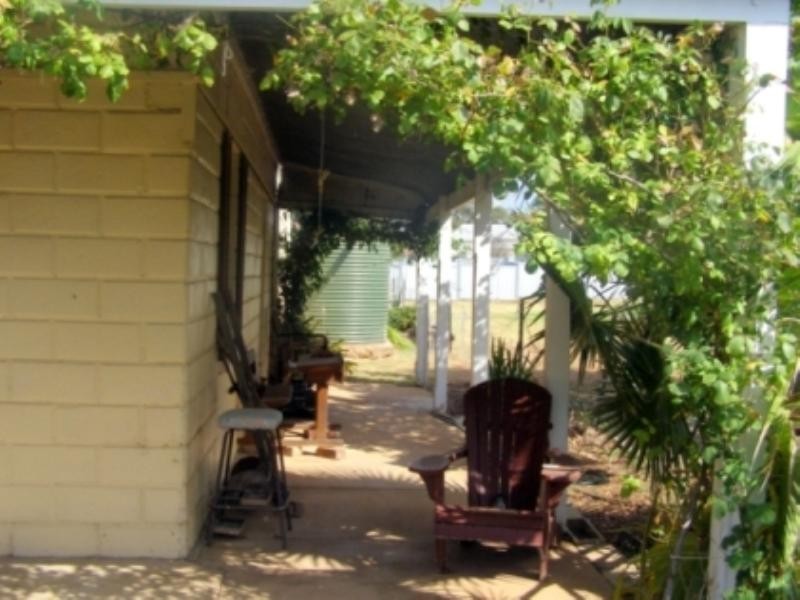19 Derowie Street, Manildra NSW 2865