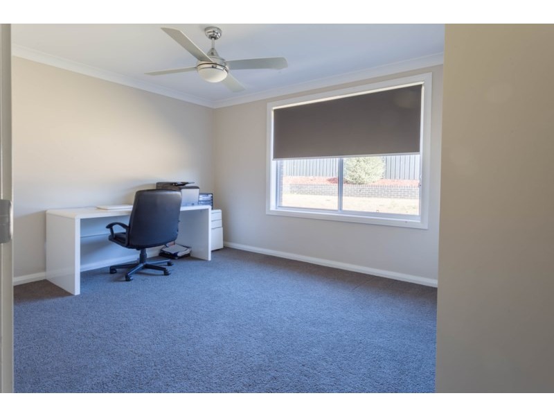 41 Pippin Way, Orange NSW 2800