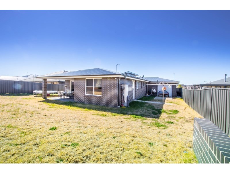 41 Pippin Way, Orange NSW 2800