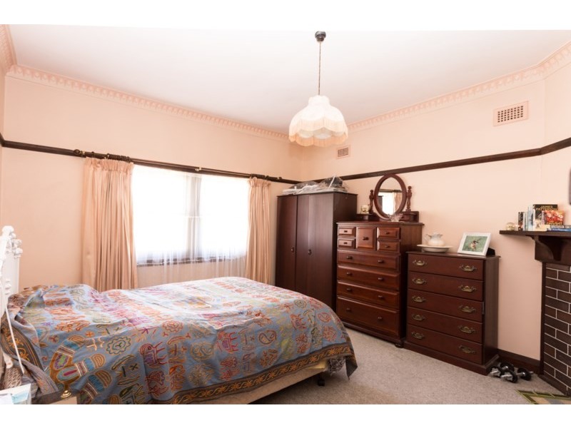 4 Autumn Street, Orange NSW 2800