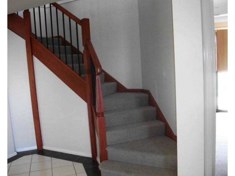 13 Bert Whiteley Place, Orange NSW 2800