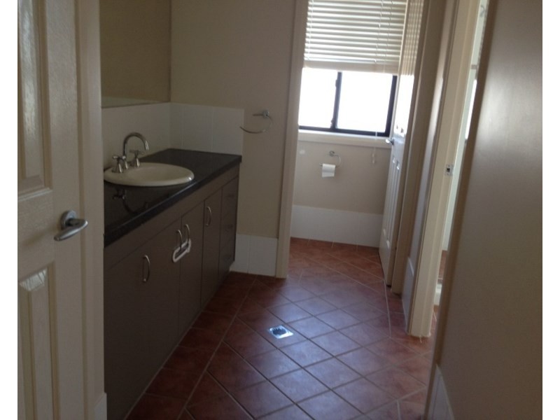 13 Bert Whiteley Place, Orange NSW 2800