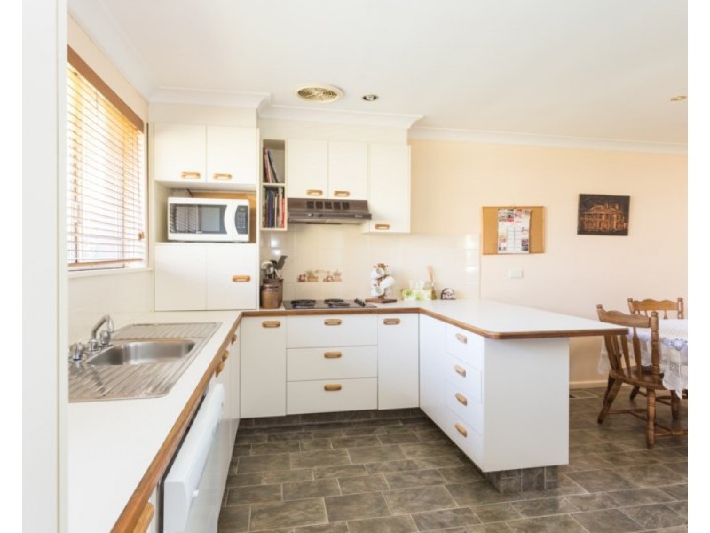 5 Regency Place, Orange NSW 2800