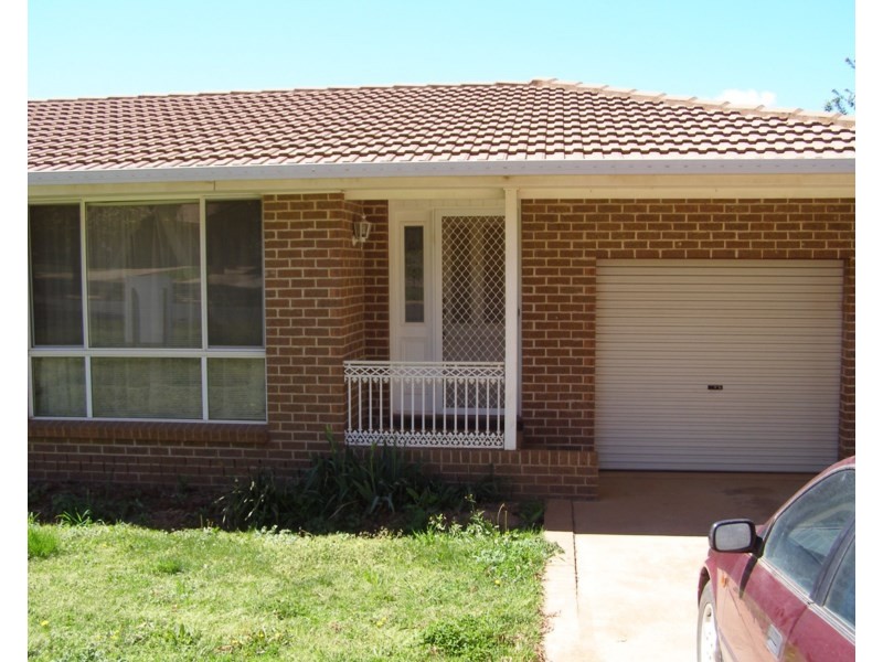 15 Pioneer Place, Orange NSW 2800