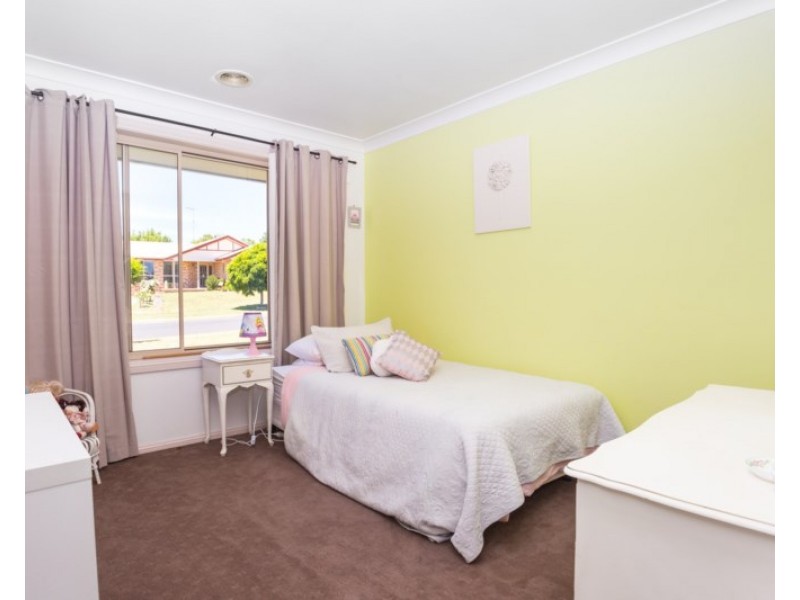 6 Gersbach Close, Orange NSW 2800