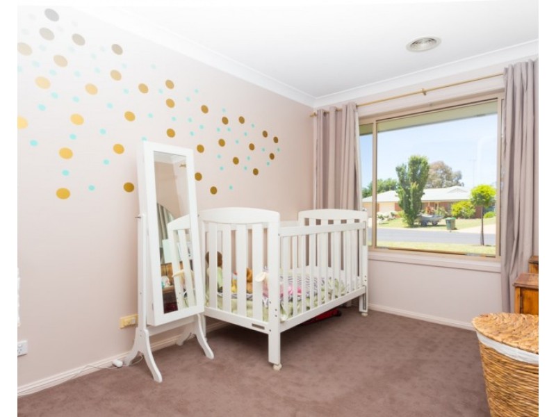 6 Gersbach Close, Orange NSW 2800