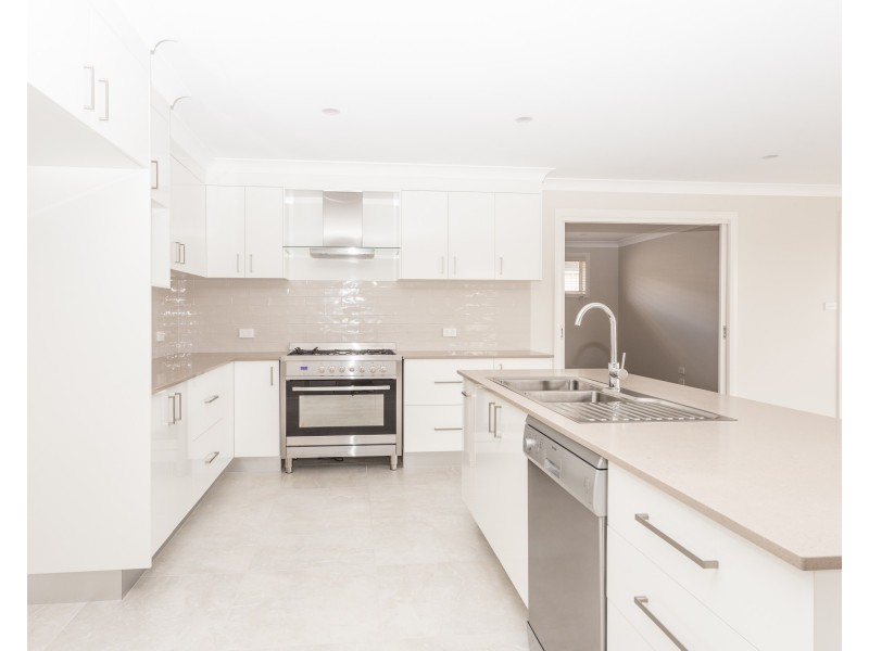 26 Lisbon Circuit, Orange NSW 2800