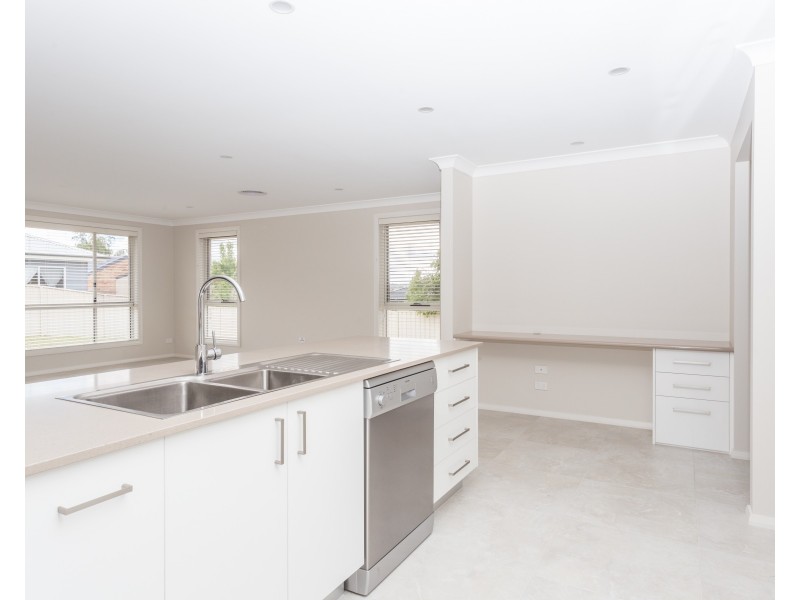 26 Lisbon Circuit, Orange NSW 2800