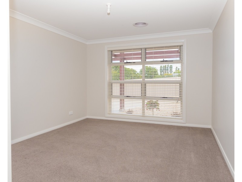26 Lisbon Circuit, Orange NSW 2800