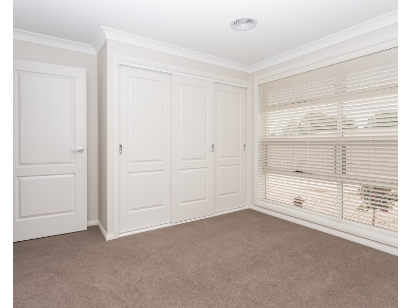 26 Lisbon Circuit, Orange NSW 2800