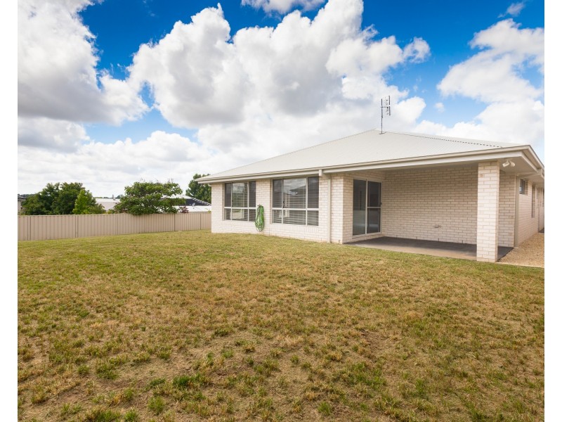 26 Lisbon Circuit, Orange NSW 2800