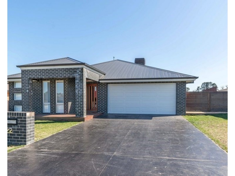 22 Molloy Drive, Orange NSW 2800