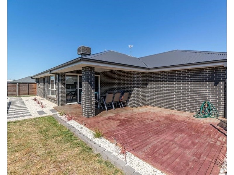 22 Molloy Drive, Orange NSW 2800