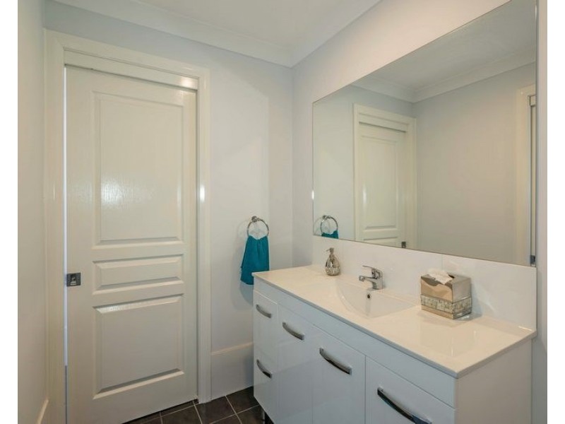 22 Molloy Drive, Orange NSW 2800