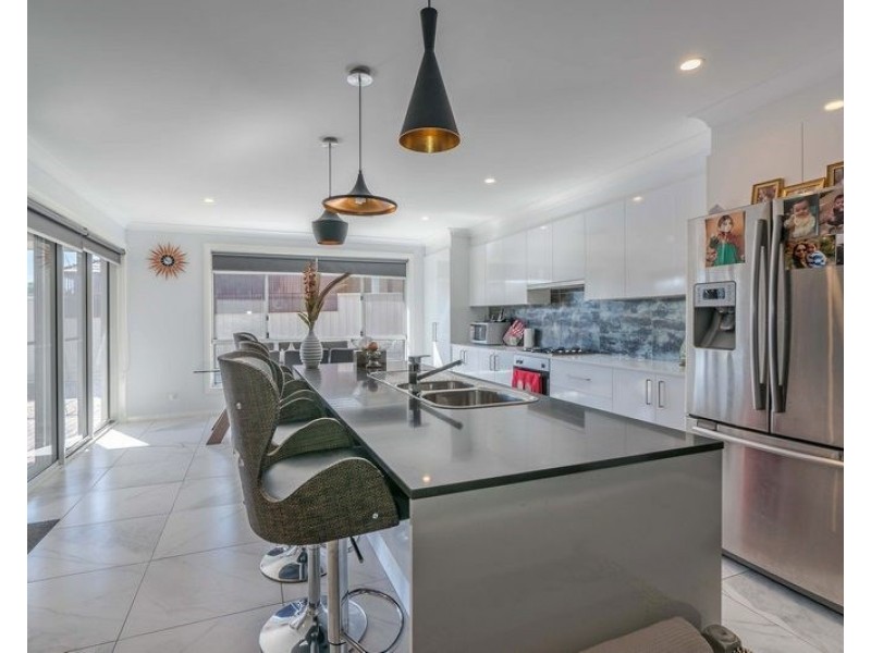 22 Molloy Drive, Orange NSW 2800