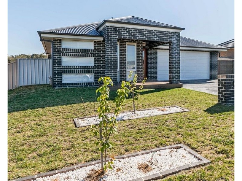 22 Molloy Drive, Orange NSW 2800