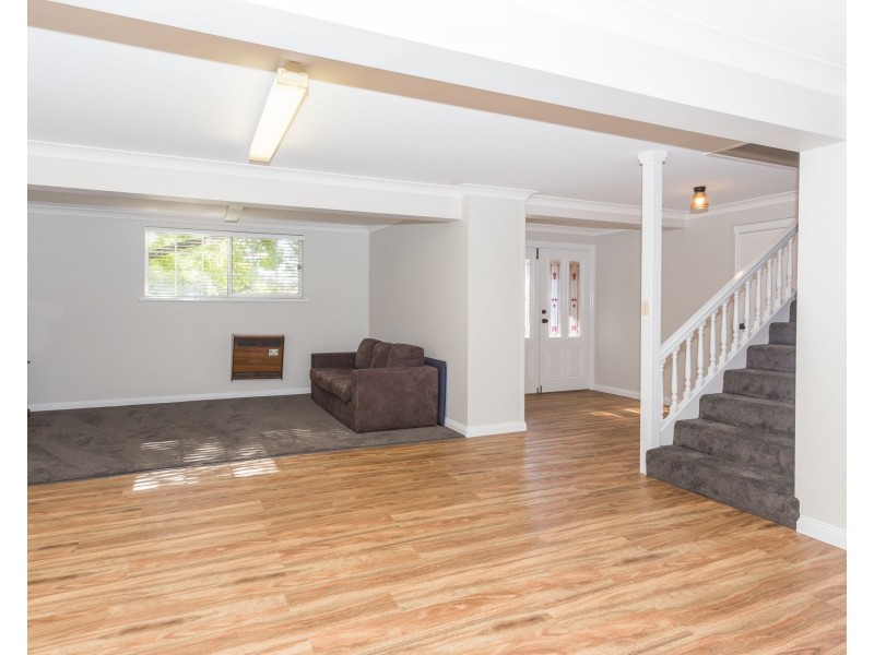 8 Wiare Circuit, Orange NSW 2800