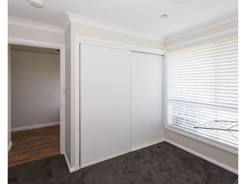 8 Wiare Circuit, Orange NSW 2800
