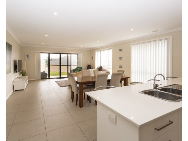 16 Glasson Drive Orange, Orange NSW 2800